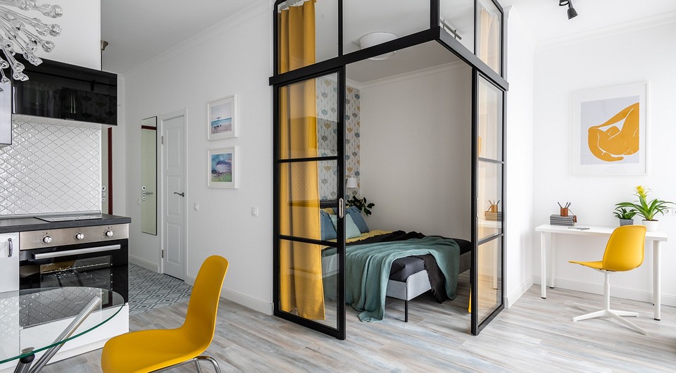 Яркие акценты и мебель ИКЕА: бюджетный и стильный интерьер студии 33 кв. м для сдачи в аренду